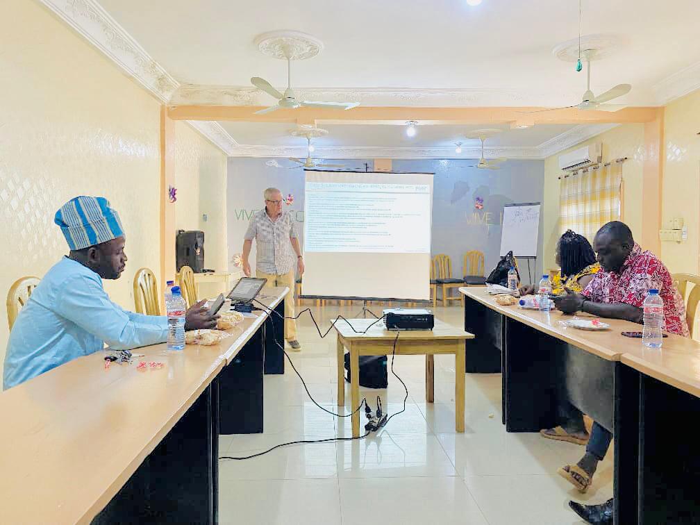Salle de conférence hotel coeur joyeux natitingou